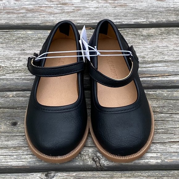 Old Navy Faux-Leather Uniform Mary-Janes for Toddler Girls - Picture 2 of 13